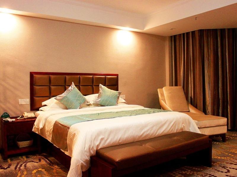 Greentree Inn Jiangxi Jindezhen People Square Jindin Business Hotel Цзиндечжен Екстериор снимка